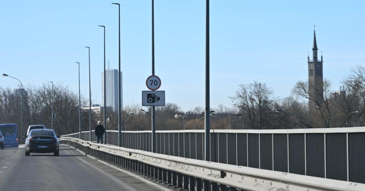 Nelinksmas balandžio 1-osios pokštas: per tiltą greičiau važiavę vairuotojai KET nepažeidė, bet sulaukė baudų