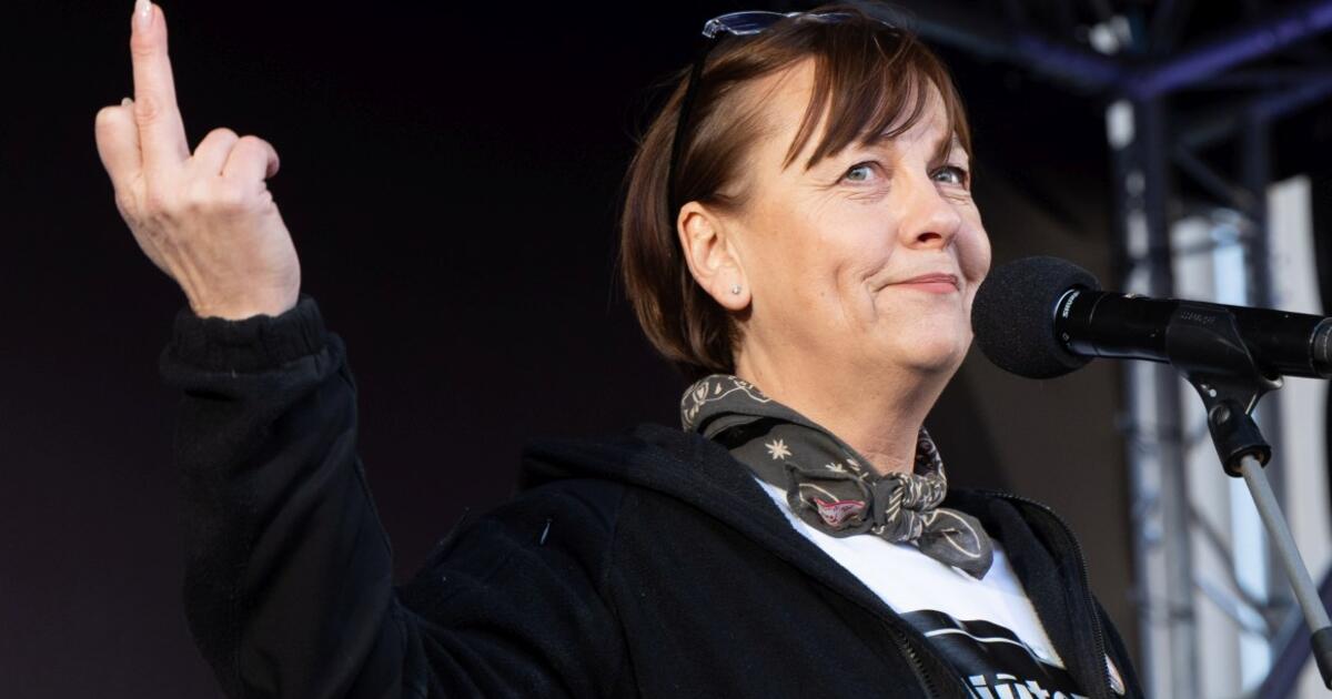 Policija toliau gauna skundų dėl Miliūtės parodyto nepadoraus gesto