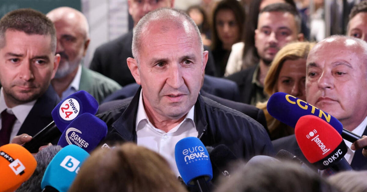 Bulgarijos rinkimuose pirmauja prorusiškasis buvęs šalies prezidentas