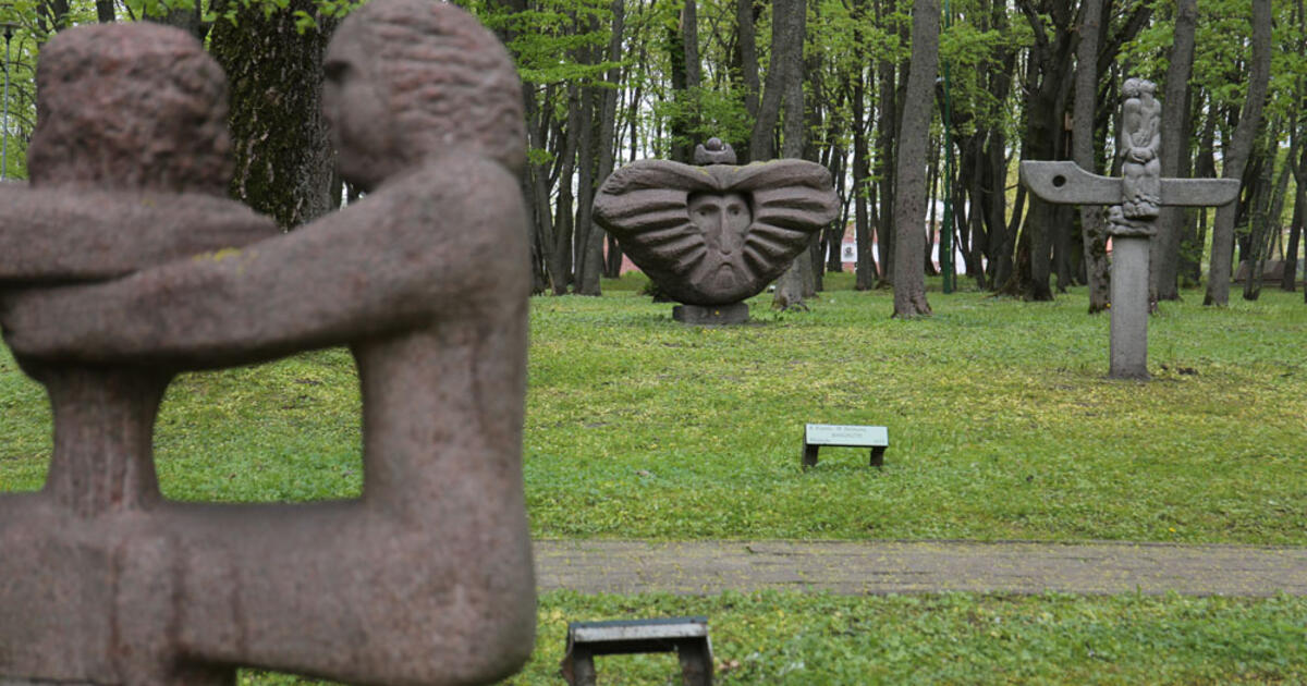 Miesto parke prabils skulptūros