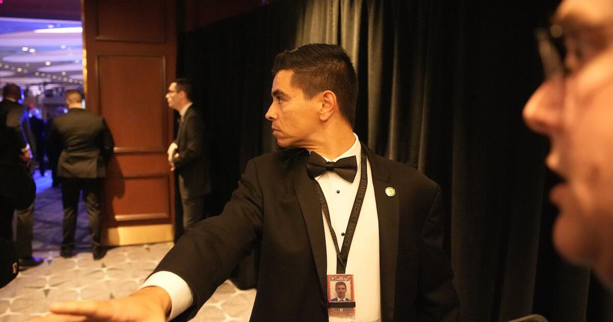 Vašingtone per korespondentų vakarienę su Trumpu pašautas slaptosios tarnybos agentas