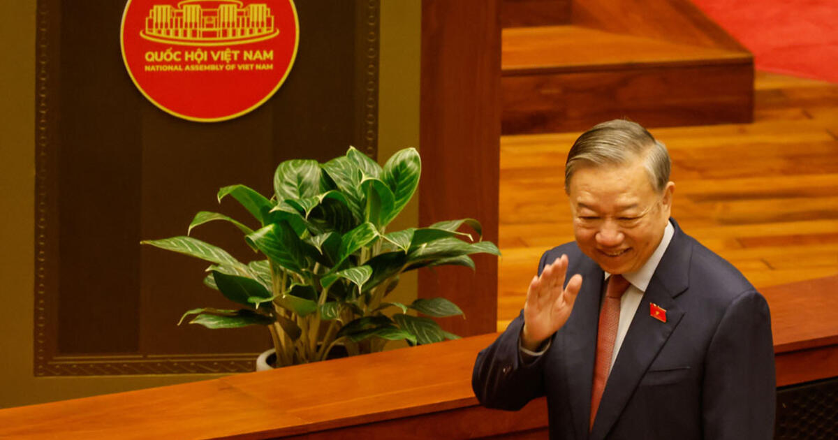 Vietnamo parlamentas šalies prezidentu išrinko partijos pirmininką To Lamą