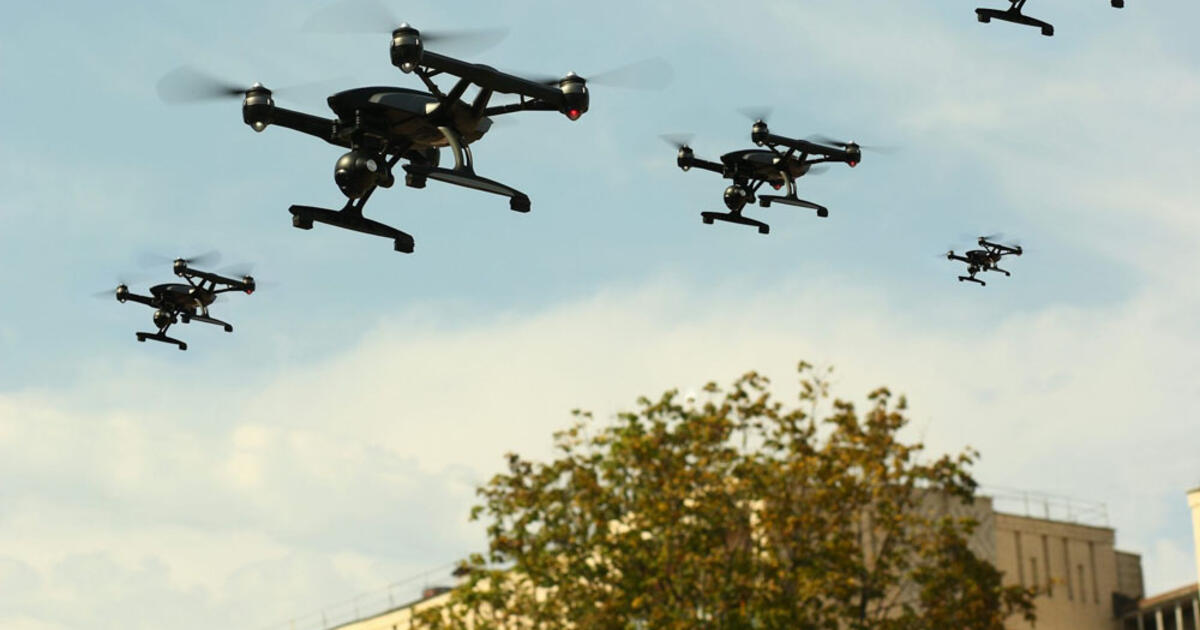 Britanija išbandė pirmąjį pasaulyje visiškai autonominį dirbtinio intelekto dronų spiečių