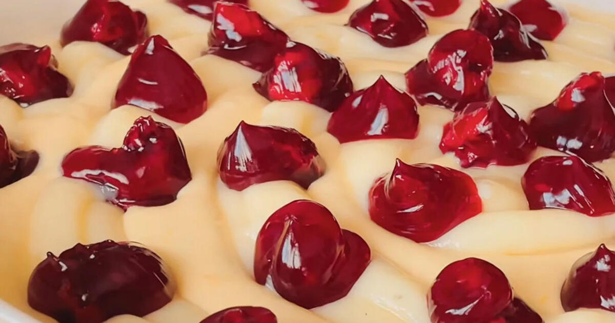 Supilu plikytą kremą tiesiai ant žalios tešlos: greitas apelsininis pyragas–tortas iš paprastų produktų