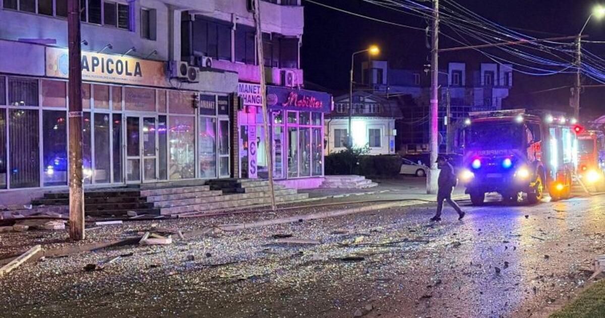 Incidentas prie NATO sienos: Rumunijoje ant daugiabučio namo nukrito Rusijos dronas