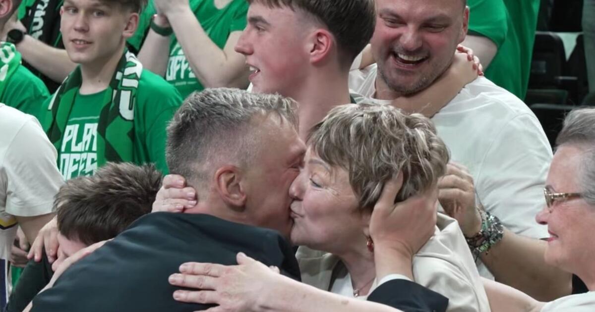 Emocingas Šarūno Jasikevičiaus apsikabinimas su mama ištirpdė internautų širdis