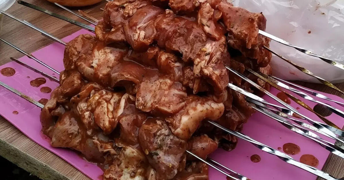 Maža gudrybė su druska, nuo kurios šašlykas tampa neįtikėtinai sultingas – auksinė taisyklė kiaulienai ir vištienai