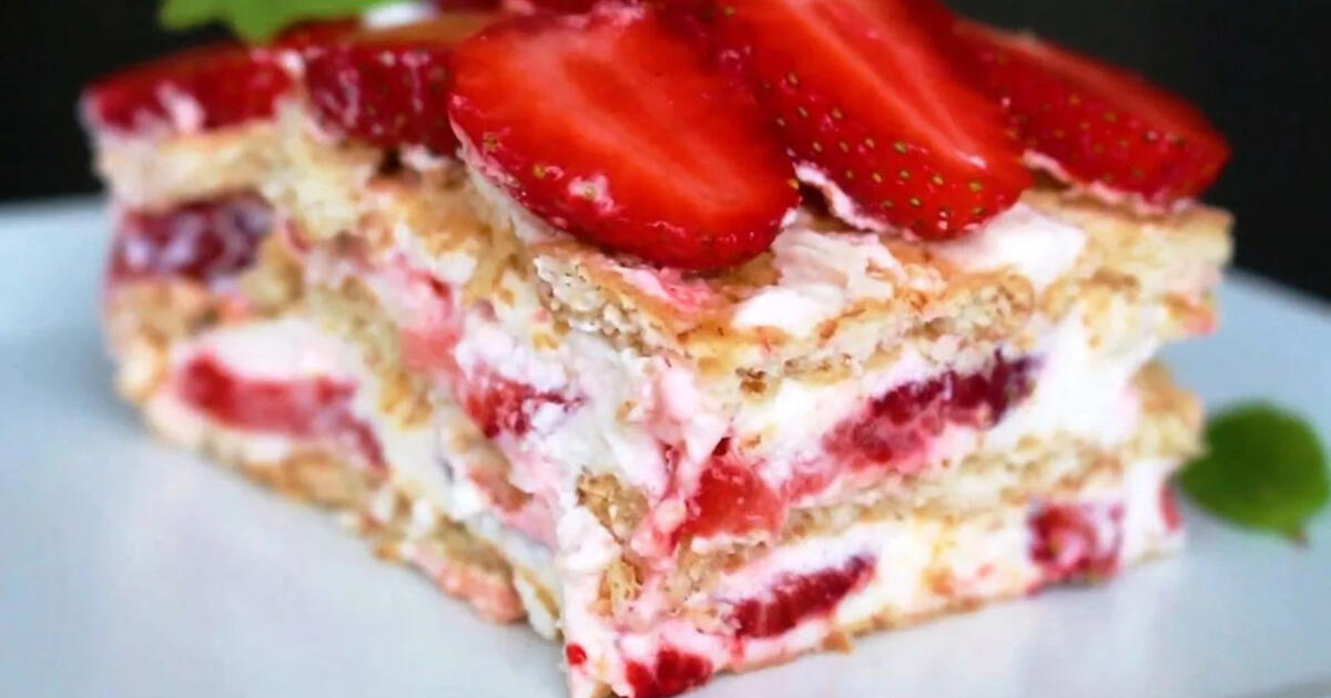 Nereikia orkaitės, nereikia laukti: braškės, grietinė, sausainiai – 15 minučių ir tortas jau vėsta šaldytuve