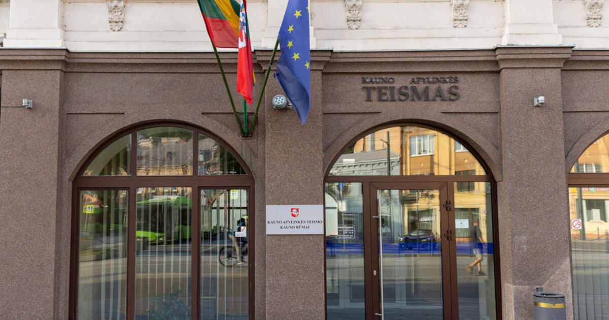 Per posėdį teisme Kaune kaltinamasis sužalojo policininką