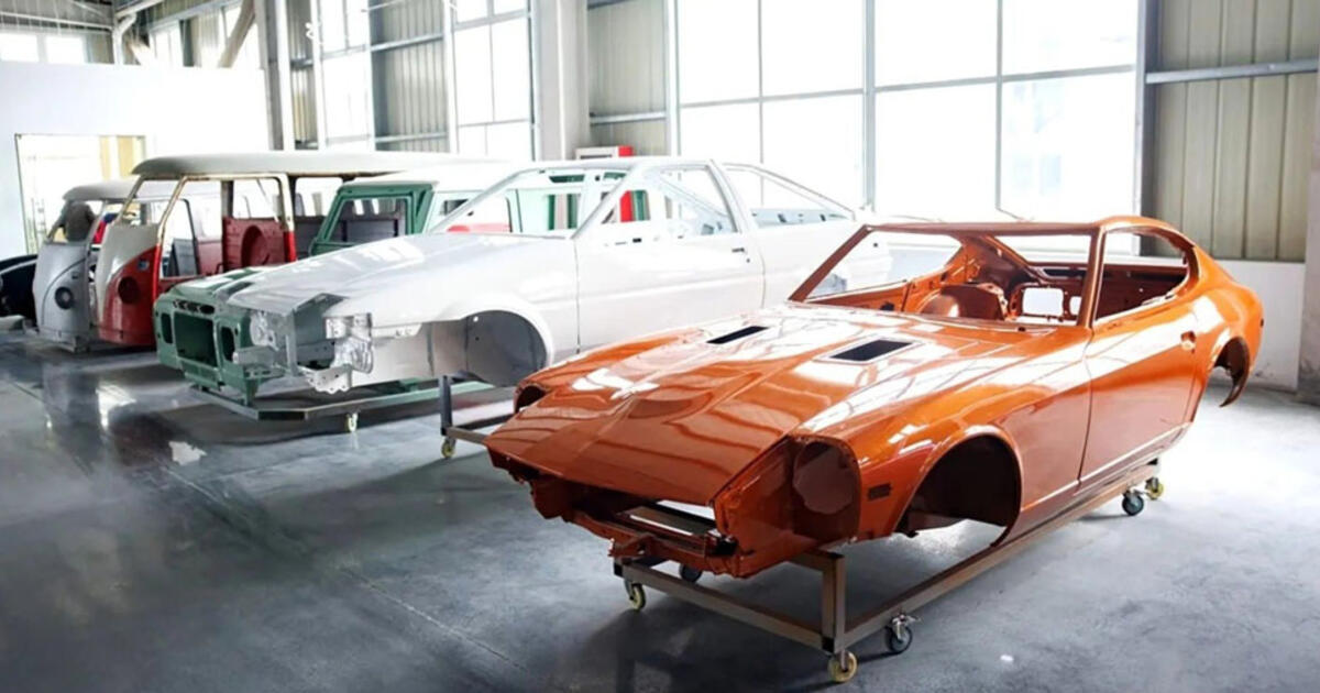 Kinijoje pradėta garsių retro automobilių kėbulų gamyba (vai