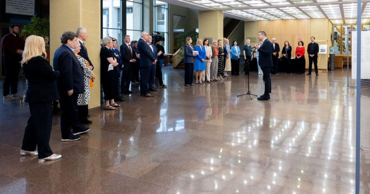 Seime atidaryta Klaipėdos universiteto 35-mečiui skirta paro