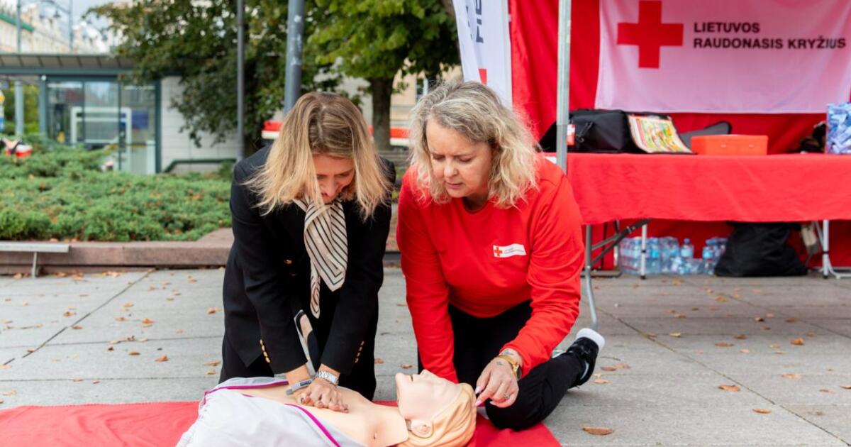 Prie vandens svarbu ne tik mokėti plaukti: pirmosios pagalbo
