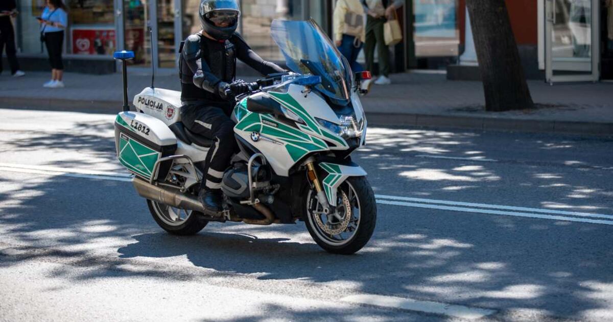 „Škoda“ vijosi motociklais, BMW - automobiliu: „išmynė“ per 