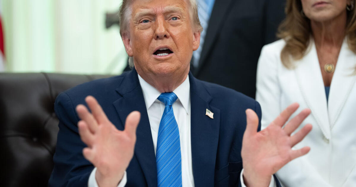 Trumpas atšaukė smūgius Iranui ir užsiminė apie galimą susit