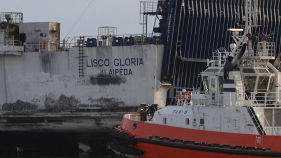 Sudegęs keltas "LISCO Gloria" parplukdytas į Klaipėdą