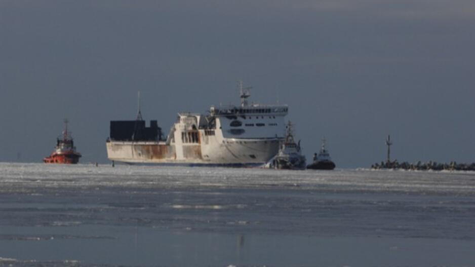 Sudegęs keltas "LISCO Gloria" parplukdytas į Klaipėdą