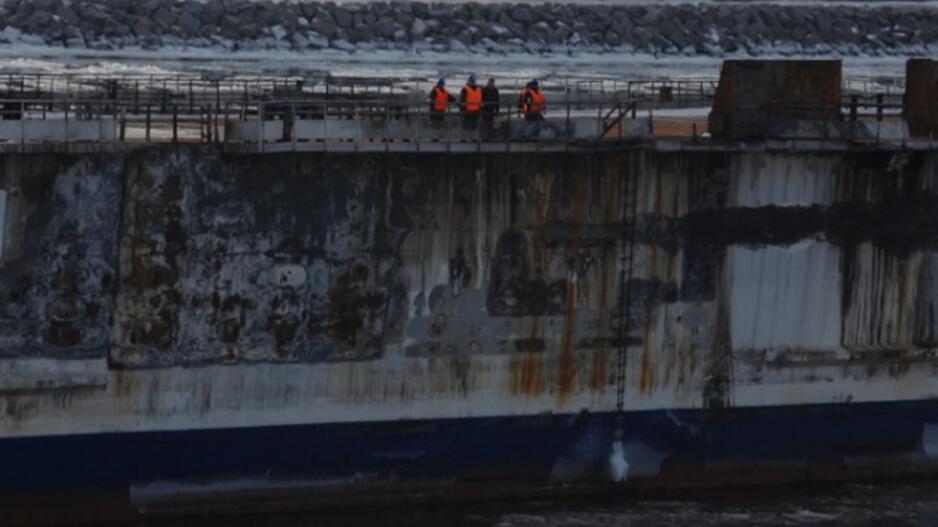 Sudegęs keltas "LISCO Gloria" parplukdytas į Klaipėdą