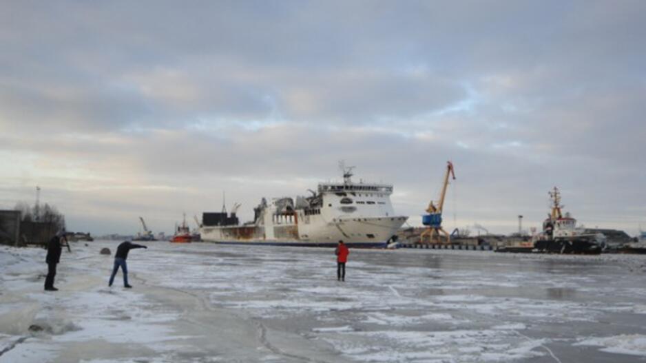 Sudegęs keltas "LISCO Gloria" parplukdytas į Klaipėdą