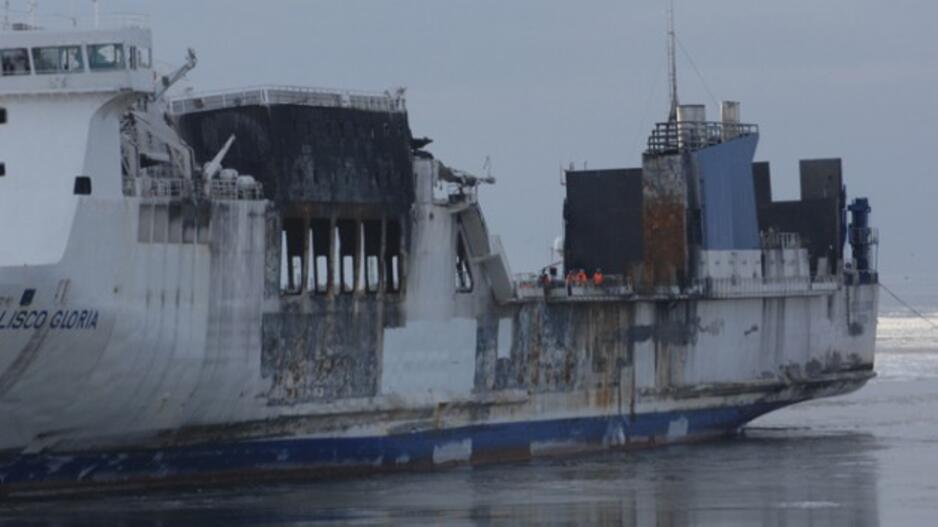 Sudegęs keltas "LISCO Gloria" parplukdytas į Klaipėdą