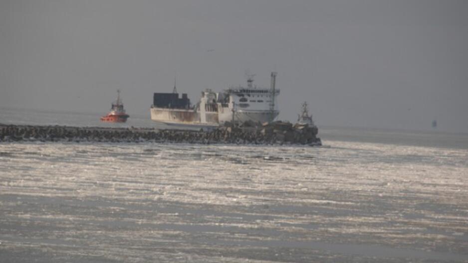 Sudegęs keltas "LISCO Gloria" parplukdytas į Klaipėdą