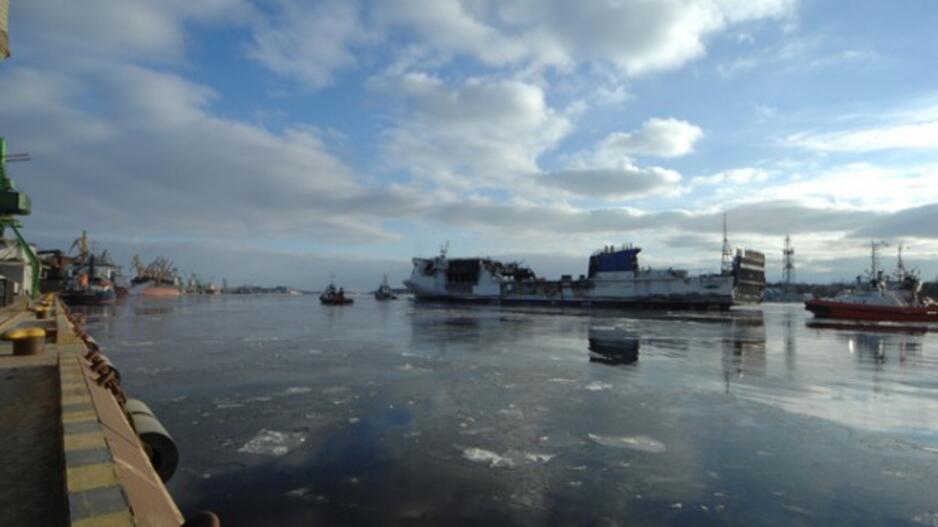 Sudegęs keltas "LISCO Gloria" parplukdytas į Klaipėdą