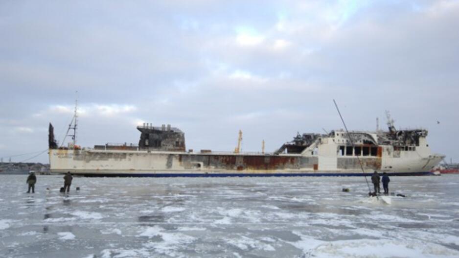 Sudegęs keltas "LISCO Gloria" parplukdytas į Klaipėdą