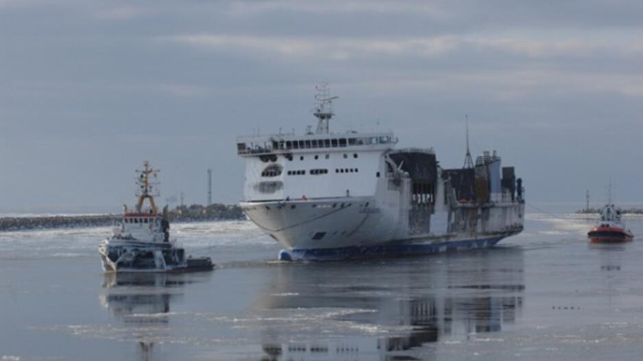 Sudegęs keltas "LISCO Gloria" parplukdytas į Klaipėdą