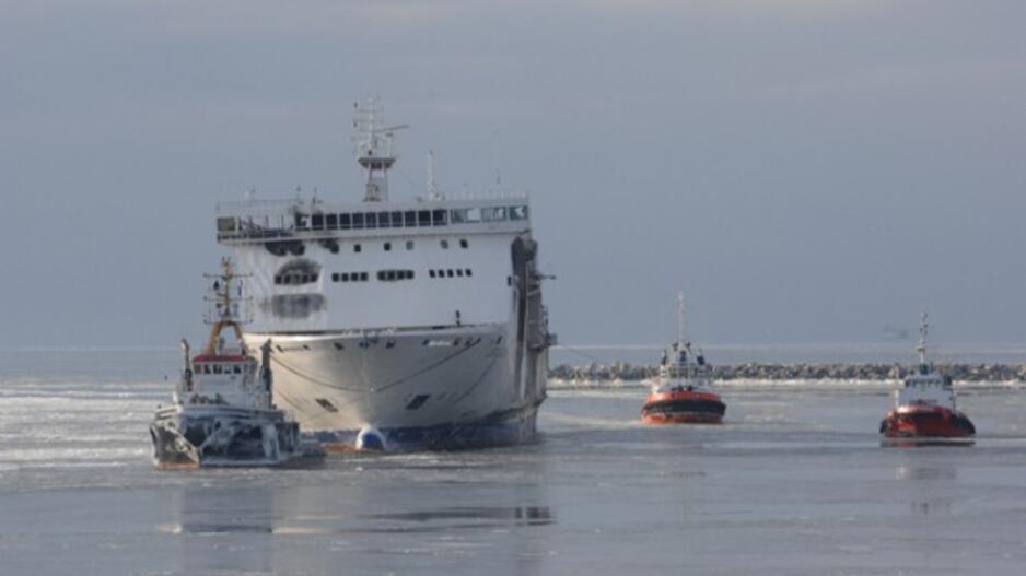 Sudegęs keltas "LISCO Gloria" parplukdytas į Klaipėdą