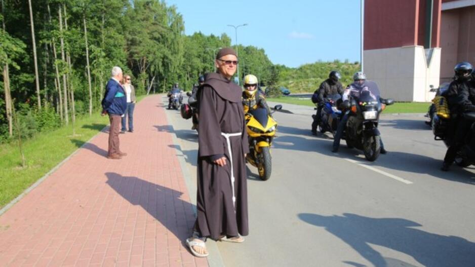 Žinią apie onkologijos centrą skleis motociklininkai