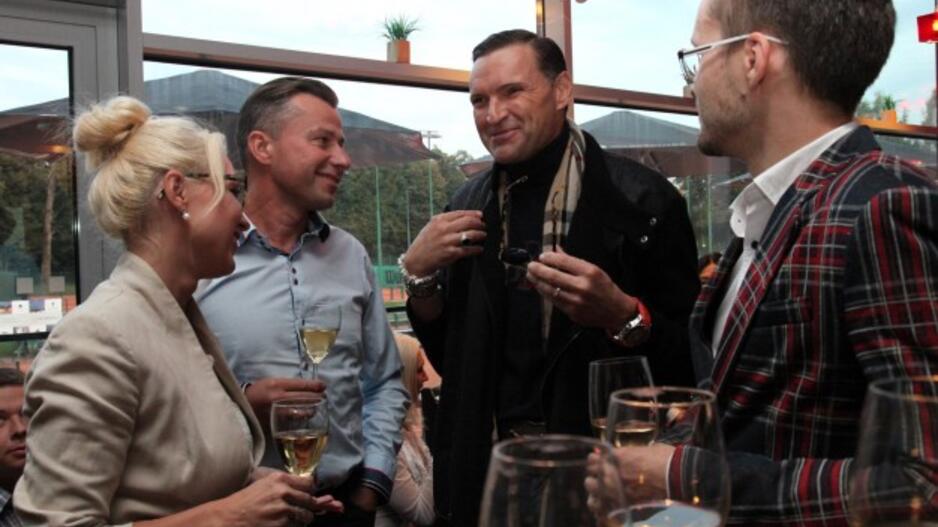 Dizainerės Natalijos Šakelienės kolekcijos modeliais tapo ir Rūta Mazurevičiūtė, ir Gediminas Juodeika