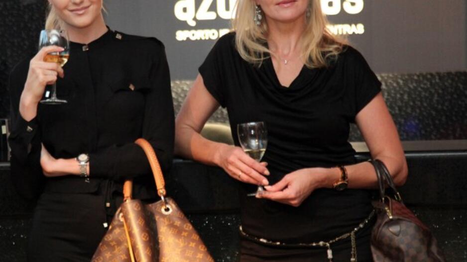 Dizainerės Natalijos Šakelienės kolekcijos modeliais tapo ir Rūta Mazurevičiūtė, ir Gediminas Juodeika