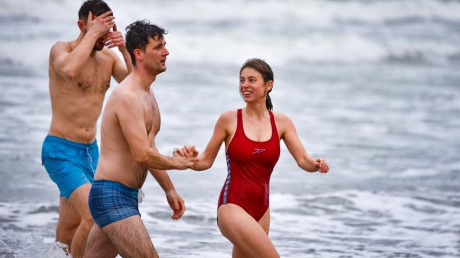 Sveikuoliai metus sutiko Baltijos bangose