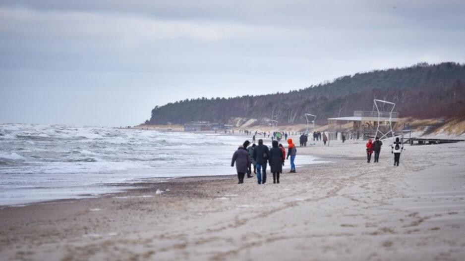 Sveikuoliai metus sutiko Baltijos bangose