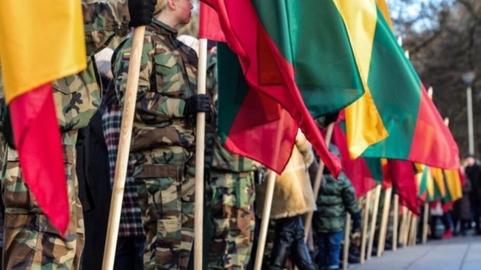 Gedimino pilies bokšte iškelta nauja trispalvė