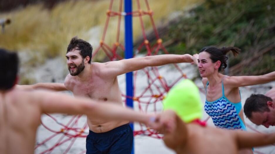 Sveikuoliai metus sutiko Baltijos bangose