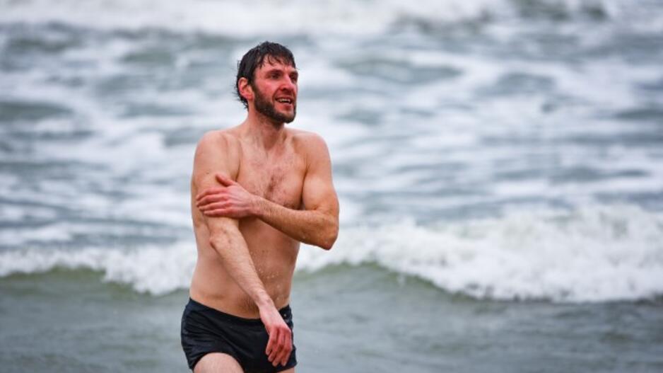 Sveikuoliai metus sutiko Baltijos bangose