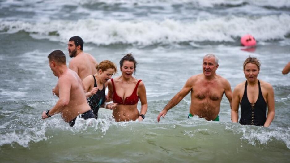 Sveikuoliai metus sutiko Baltijos bangose