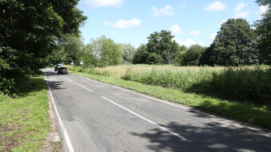 Kelias ties Gintaro įlanka. Iki XX a. pr. jo nebuvo: ši pamario dalis dirbtinai suformuota užpilant šlapynę iš marių iškastu gruntu. 