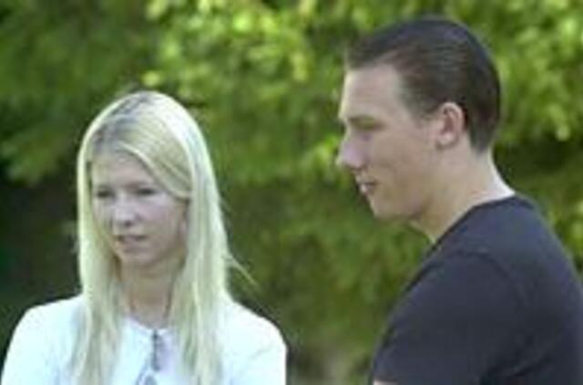 Prezidento dukra linksminosi Daktaraitės vakarėlyje 