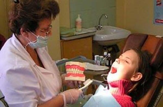 Vietoj stomatologijos kabinetų mokyklose - buhalterijos 