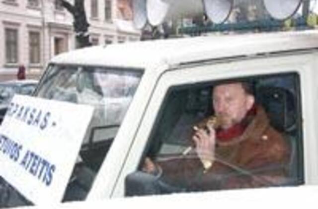 J. Burba prašė miestiečius nedegti žvakučių 