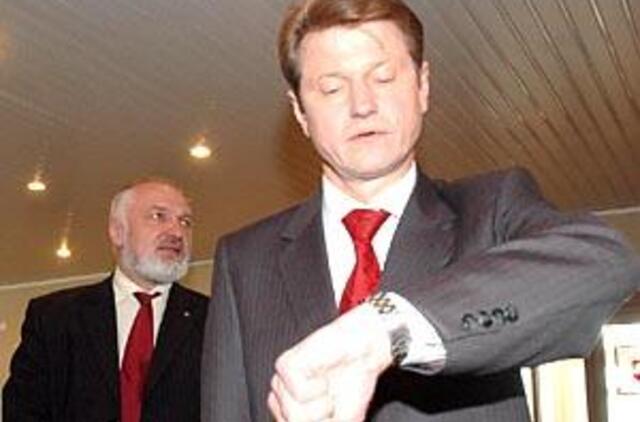 Eliminuotasis prezidentas stumdo įstatymų barikadas 