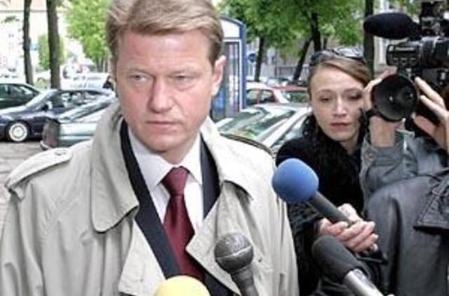 Nušalintajam prezidentui - įtarimų kruša 