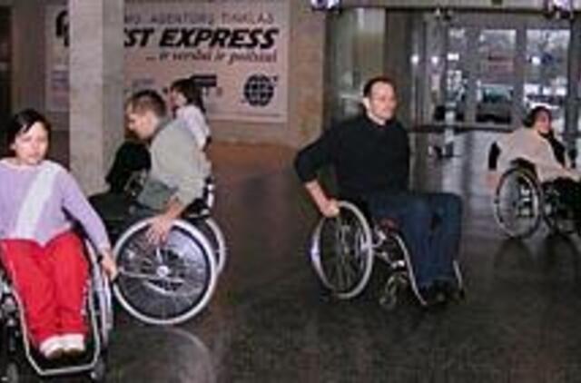 Sėdintieji invalido vežimėliuose į visuomenę integruojasi šokdami 