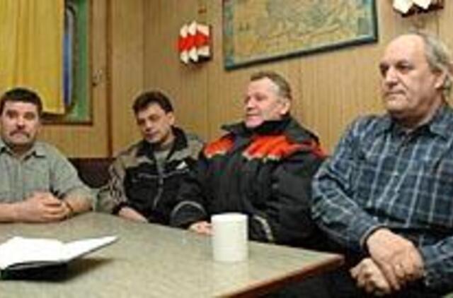 Areštuoto laivo savininkė įgulai vietoj atlyginimų atvežė tortą 