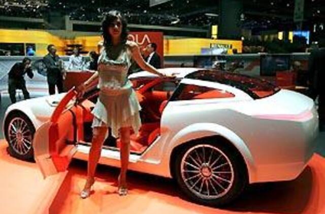 Ženevos autosalone - klasikinė kova dėl pirkėjų 