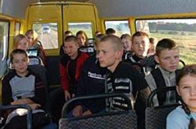 Geltonojo autobusiuko kelionė: pro rudens ūkus - į Baublius 