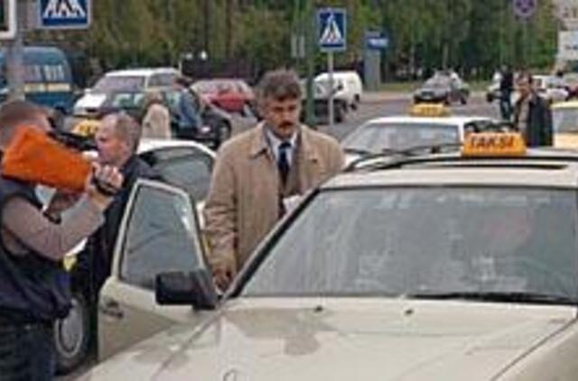 Kontrolieriai privertė taksistus pasitempti 