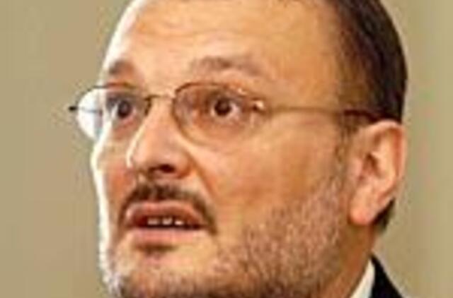 Ūkio ministrui kuro kainos akių dar nebado 