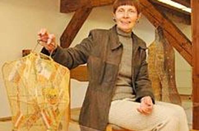 Pelenės pėdsakai mažojoje tekstilėje 